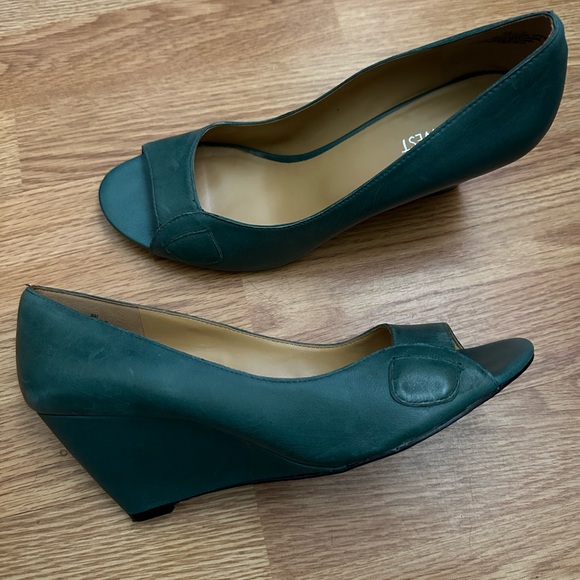 Nine West Dark Green Peep Toe Wedges - Picture 2 of 4